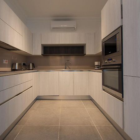 Seafront Luxury Apartment With Pool 슬리에마 외부 사진