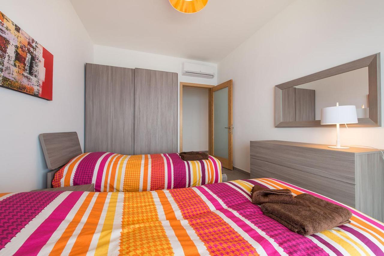Seafront Luxury Apartment With Pool 슬리에마 외부 사진