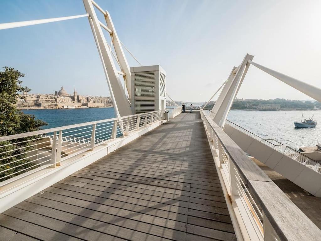 Seafront Luxury Apartment With Pool 슬리에마 외부 사진