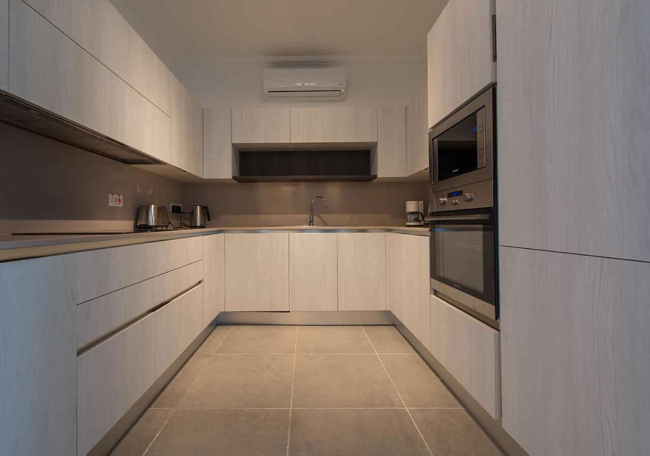 Seafront Luxury Apartment With Pool 슬리에마 외부 사진